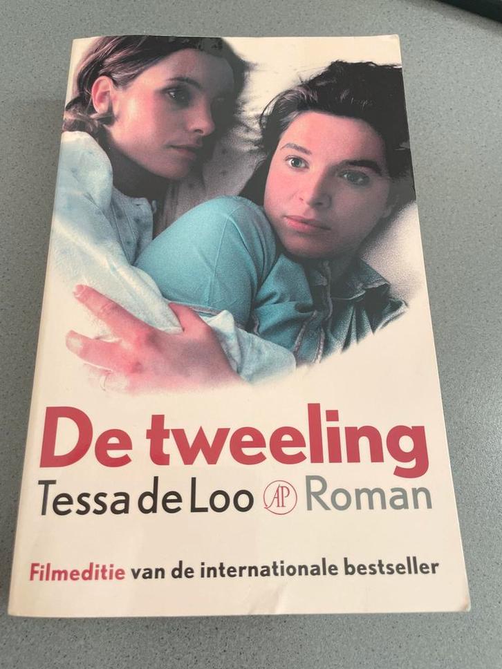 De Tweeling - Tessa de Loo (Filmeditie), Boeken, Romans, Gelezen, Nederland, Ophalen of Verzenden