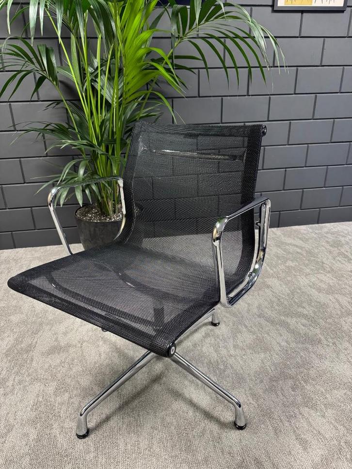 35x Vitra EA108 Eames Chrome Mesh Refurbished, Huis en Inrichting, Bureaustoelen, Zo goed als nieuw, Zwart, Ophalen of Verzenden