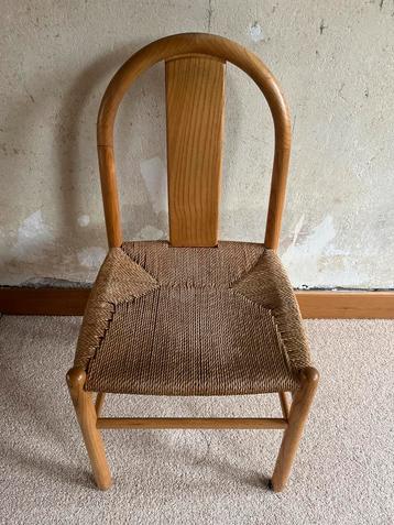 5 Houten stoelen met rieten zitting beschikbaar voor biedingen