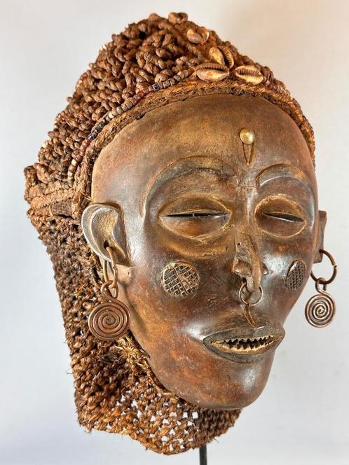 250339 - Rare African Mwana Pwo mask from the Chokwe - Congo, Antiek en Kunst, Kunst | Niet-Westerse kunst, Ophalen of Verzenden