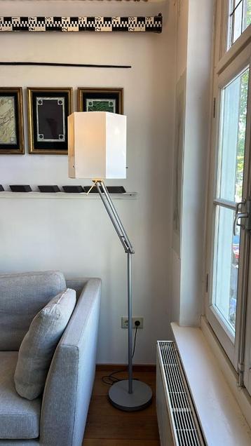 Set van 2 Minimalistische Verstelbare Vloerlampen – 1,70 m beschikbaar voor biedingen