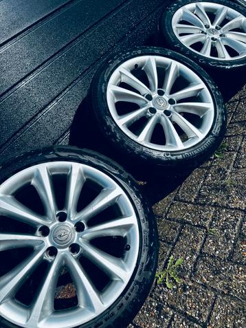 Opel zafira velg met banden 5x115 velg 18 inch 235/45 beschikbaar voor biedingen