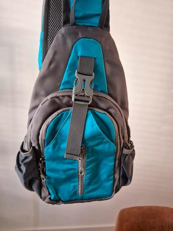 Fijne crosbody bag beschikbaar voor biedingen