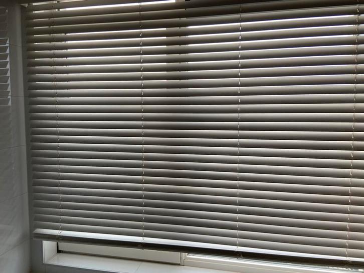 Mooie houten luxaflex, Huis en Inrichting, Stoffering | Gordijnen en Lamellen, Zo goed als nieuw, 150 tot 200 cm, 150 tot 200 cm