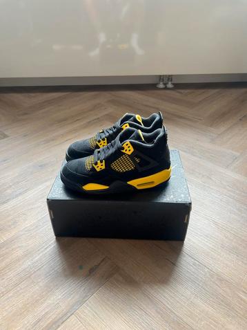 Jordan 4 Thunder GS / 36 / beschikbaar voor biedingen