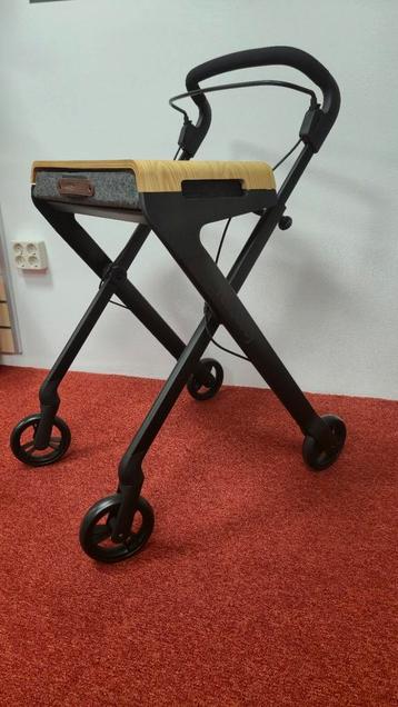Binnhuis rollator Rollbuddy  beschikbaar voor biedingen