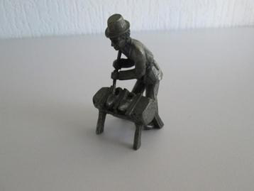 Tinnen figuur beschikbaar voor biedingen