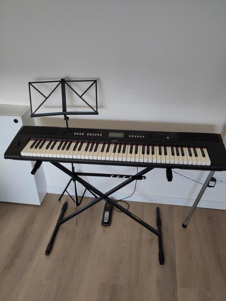 Yamaha Piagero NP-V60 Keyboard met Standaard, Muziek en Instrumenten, Keyboards, Gebruikt, 76 toetsen, Yamaha, Aanslaggevoelig