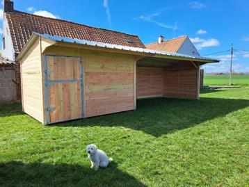 Paardenstal 3x4 + Schuilstal 3x6 in massief Douglashout. beschikbaar voor biedingen