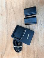 Canon LC-E6E Lader + 2x LP-E6 Accu's, Ophalen of Verzenden, Gebruikt, Oplaadbaar
