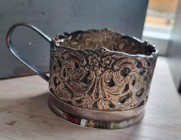 Silver plated Engelse theeglashouder mooi gedecoreerd

 beschikbaar voor biedingen