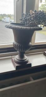 Gietijzeren vaassen 2 stuks met 2lampjes., Ophalen of Verzenden, Zo goed als nieuw