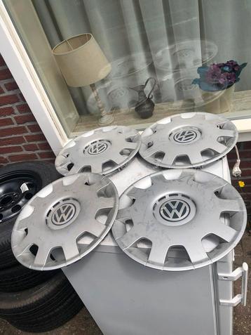 Wieldoppen VW Golf 4 in goede staat beschikbaar voor biedingen