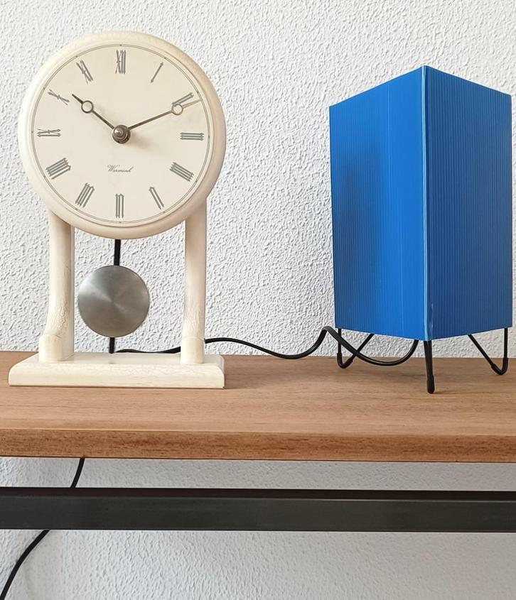 houten Warmink tafelklok  met elektro magnetisch uurwerk, Huis en Inrichting, Woonaccessoires | Klokken, Gebruikt, Wekker of Tafelklok