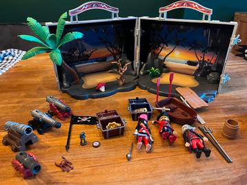 Playmobil piratenschip en eiland beschikbaar voor biedingen