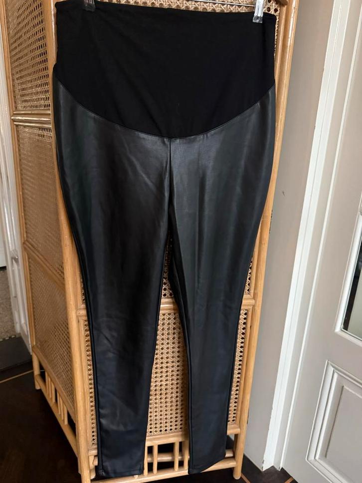 Zwangerschapslegging leatherlook Zeeman mt 42, Kleding | Dames, Positiekleding, Zo goed als nieuw, Broek of Spijkerbroek, Maat 42/44 (L)