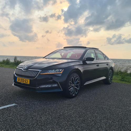 Skoda Superb 1.4 TSI Phev 218pk Dsg-6 2020 Zwart, Auto's, Skoda, Bedrijf, Superb, 360° camera, 4x4, ABS, Achteruitrijcamera, Adaptieve lichten