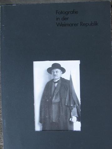 BOEK KUNST "FOTOGRAFIE IN DER WEIMAR-REPUBLIK" beschikbaar voor biedingen