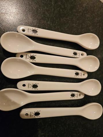 Theelepels Zusss porselein beschikbaar voor biedingen
