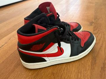 Nike Air Jordan 1 Mid Zwart/Rood/Wit Maat 42 beschikbaar voor biedingen