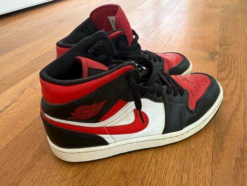 Nike Air Jordan 1 Mid Zwart/Rood/Wit Maat 42, Kleding | Heren, Schoenen, Gedragen, Sneakers of Gympen, Ophalen of Verzenden