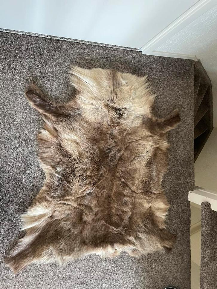 Heel mooi plaid van echte rendierhuid, Huis en Inrichting, Woonaccessoires | Plaids en Woondekens, Zo goed als nieuw, Ophalen of Verzenden