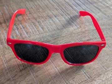 Rode Zonnebril - Nieuw! beschikbaar voor biedingen