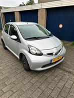 Toyota Aygo 1.0 12V Vvt-i 5DRS 2007 Grijs, Auto's, Toyota, Voorwielaandrijving, Stof, Zwart, 68 pk