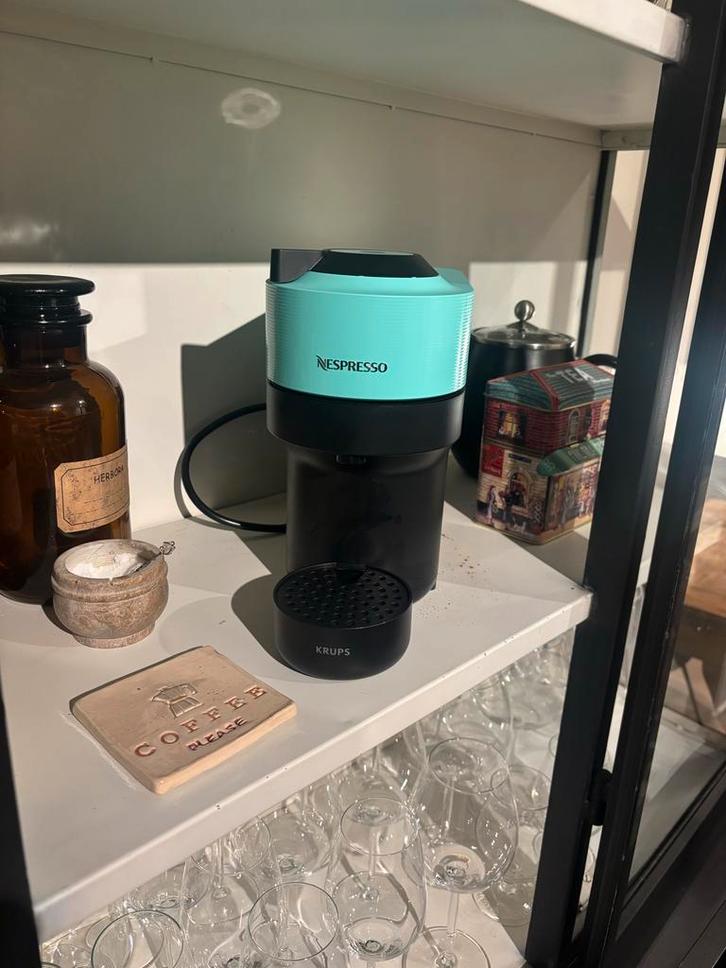 Nespresso Vertuo - Weinig gebruikt!, Witgoed en Apparatuur, Koffiezetapparaten, Zo goed als nieuw, Koffiepads en cups, Koffiemachine