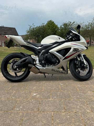 Zeer mooie suzuki gsxr 750 beschikbaar voor biedingen