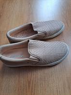 DKNY Beige Slip-on Schoenen maat 38, Ophalen of Verzenden, Zo goed als nieuw, Bruin