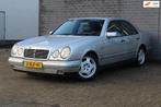 Mercedes-Benz E-klasse 240 Avantgarde V6, Zeer nette staat!, Auto's, Achterwielaandrijving, Gebruikt, Zwart, Bedrijf