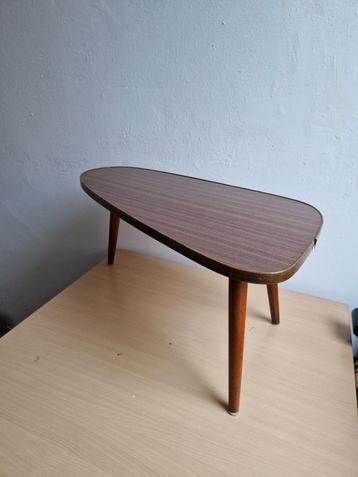 Retro vintage salontafel niervorm met teakhouten poten beschikbaar voor biedingen