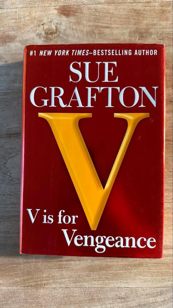 Sue Grafton - V is for Vengeance - Hardcover, Boeken, Thrillers, Gelezen, Ophalen of Verzenden