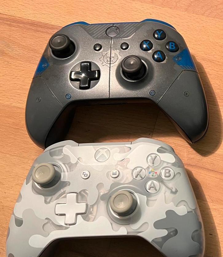 Limited Edition Controllers Xbox - Gears & Camo, Spelcomputers en Games, Spelcomputers | Xbox | Accessoires, Zo goed als nieuw