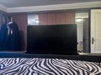 Voetbord met ingebouwde tv lift met Samsung TV., Huis en Inrichting, Kasten | Televisiemeubels, Ophalen, Overige materialen, Zo goed als nieuw
