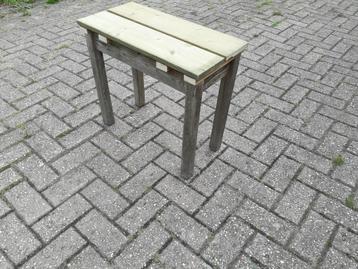 bankje krukje tafeltjes bloementafel  beschikbaar voor biedingen