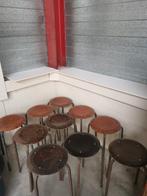 Oude schoolbank krukjes, Huis en Inrichting, 1 kruk, Ophalen, Gebruikt