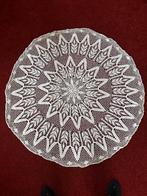 Tafelkleed gehaakt, Huis en Inrichting, Tafelkleden, Ophalen of Verzenden, Gebruikt, Rond, Binnen