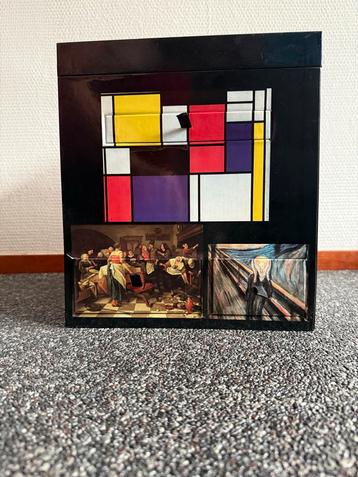 Decoratieve Kist met Kunstafbeeldingen beschikbaar voor biedingen