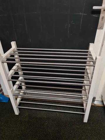 Schoenenrek 2 stuks - Wit met metalen stangen Ikea Tjusig beschikbaar voor biedingen