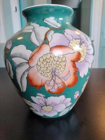 Grote vaas, magnolia decor beschikbaar voor biedingen