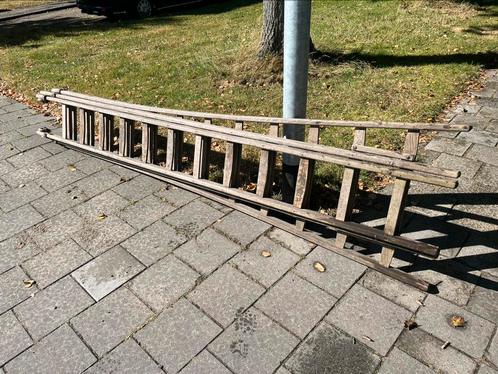 Houten ladder driedelig slecht, Doe-het-zelf en Verbouw, Ladders en Trappen, Ladder, 4 meter of meer, Opvouwbaar of Inschuifbaar