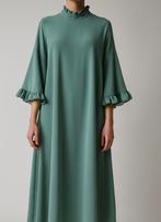 Sage groene maxi jurk met ruffles |M/L, Maat 38/40 (M), Ophalen of Verzenden, Zo goed als nieuw, Onder de knie