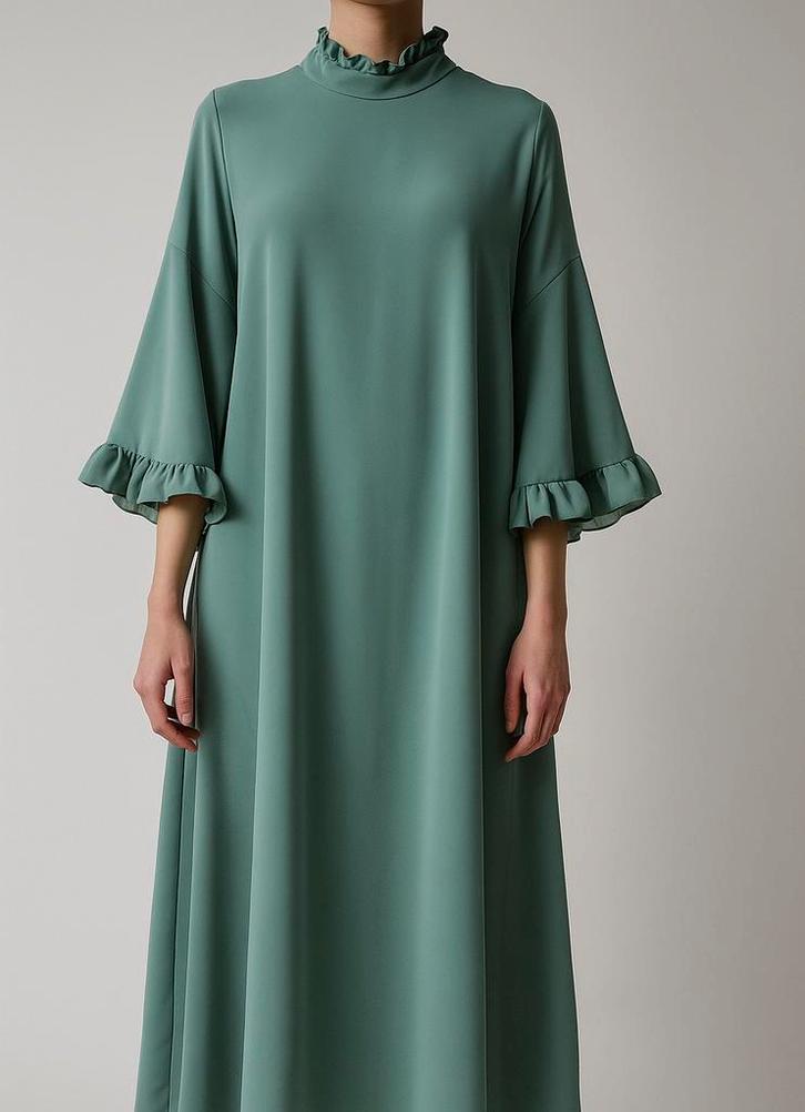 Sage groene maxi jurk met ruffles |M/L, Kleding | Dames, Jurken, Zo goed als nieuw, Maat 38/40 (M), Groen, Onder de knie, Ophalen of Verzenden