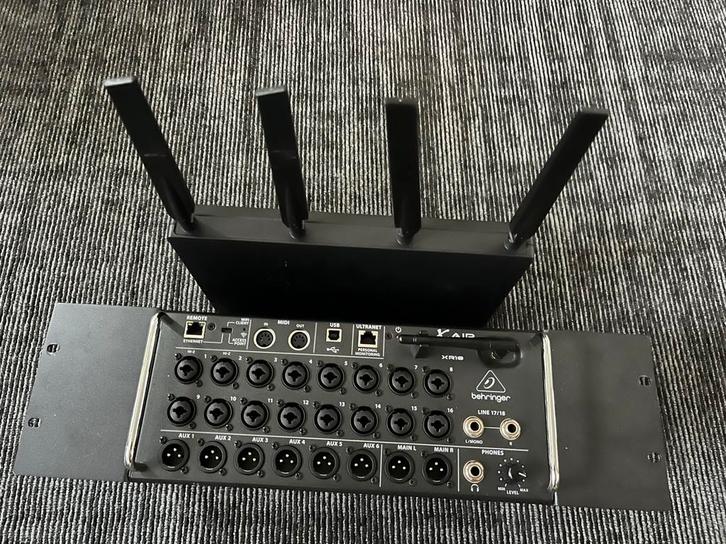 X Air XR18 Behringer - digitale mixer, Muziek en Instrumenten, Mengpanelen, Zo goed als nieuw, 10 tot 20 kanalen, Microfooningang