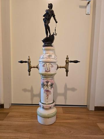 Jugendstil biertap. Met bronzen beeld beschikbaar voor biedingen