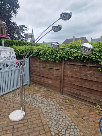 Vloerlamp beschikbaar voor biedingen