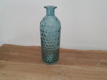 Vaasje blauw glas beschikbaar voor biedingen