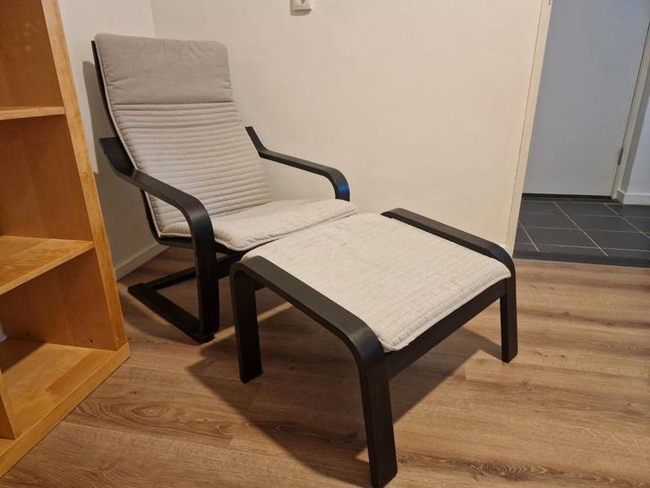Ikea POÄNG Fauteuil met Voetenbank, Huis en Inrichting, Fauteuils, Zo goed als nieuw, Hout, Stof, 50 tot 75 cm, 75 tot 100 cm